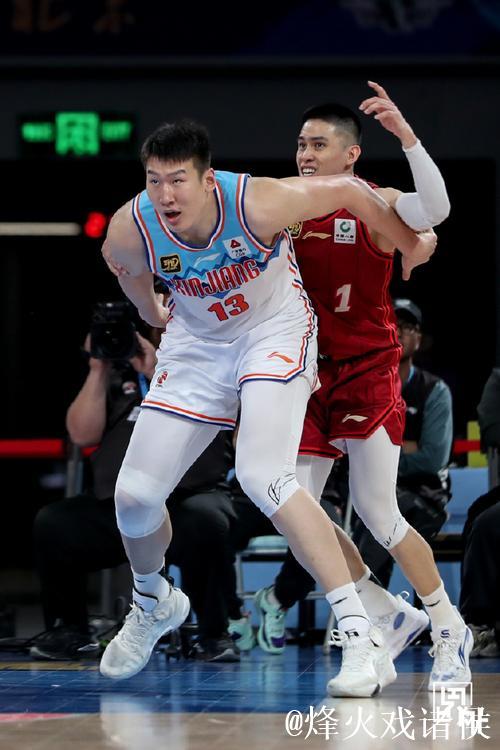 陈盈骏发威+集体三分雨 北汽男篮大胜新疆男篮取得两连胜 陈盈骏发威+集体三分雨 北汽男篮大胜新疆男篮取得两连胜