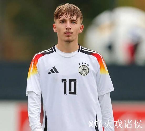 拜仁队史第一人，未满18岁的卡尔已在德甲直接参