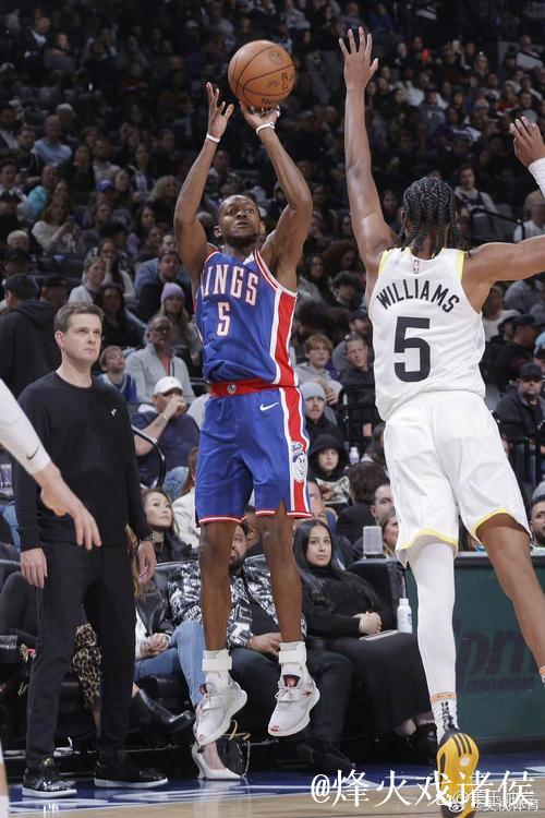 福克斯轰下49分国王险胜爵士 独行侠击败马刺止4连败 福克斯轰下49分国王险胜爵士 独行侠击败马刺止4连败