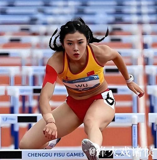 女子100米栏决赛：吴艳妮夺冠，林雨薇摔倒仍勇夺第三